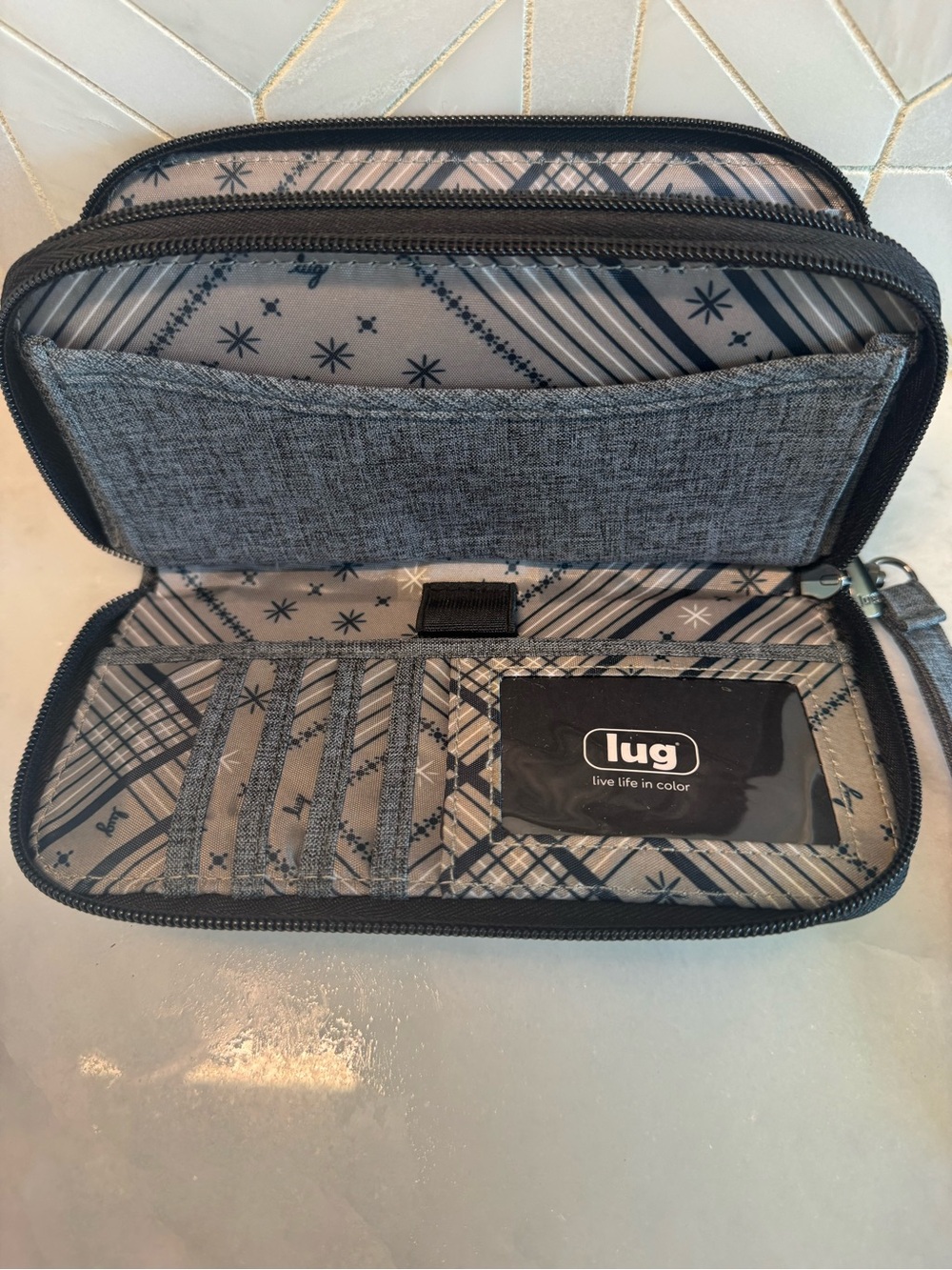 Lug Gray Splits XL RFID Wallet NWOT - Picture 5 of 11